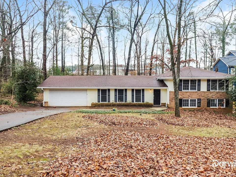 716 Shadybrook Dr NE