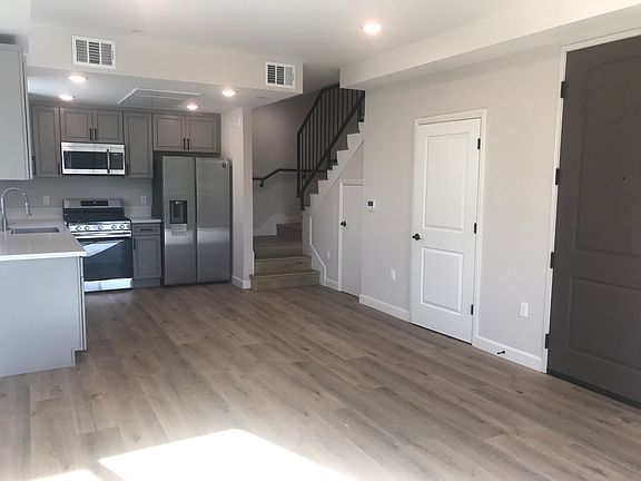 2nd image of 5120 Cahuenga Blvd #105