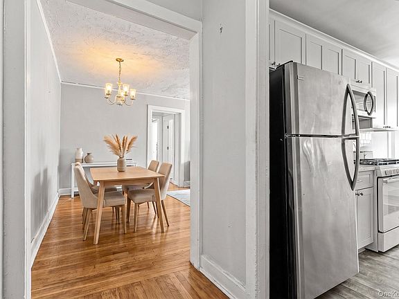 5th image of 604 Tompkins #B4