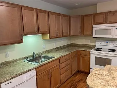Highland Commons - 305 — Photo 3