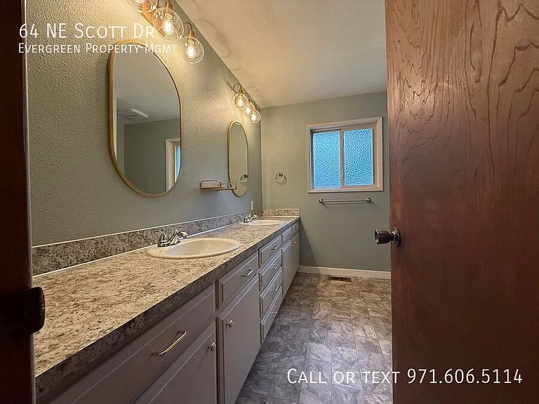 64 NE Scott Dr — Photo 35