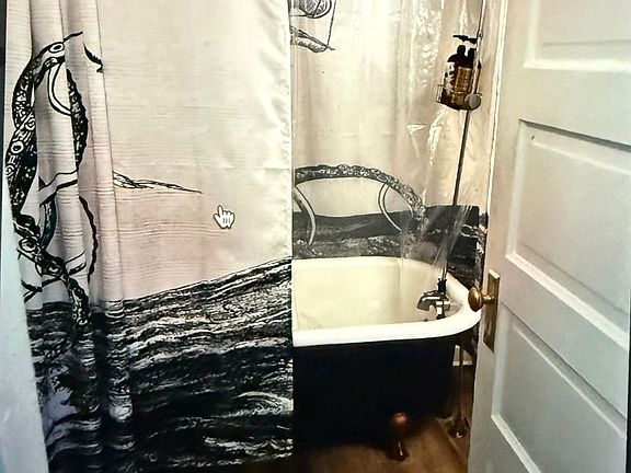 3rd image of 1522 1st Ave W APT 204