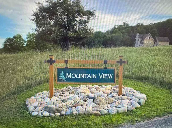 10 E Bettman Trl, Boyne Falls, MI 49713