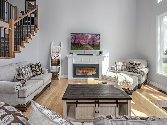 5th image of 41932 Maple Ln