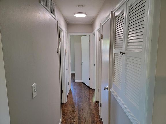 4th image of 5105 NE 44th St