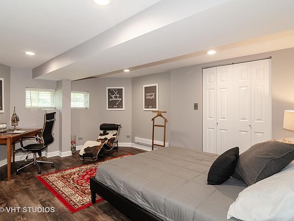 3rd image of 2034 W Berwyn Ave