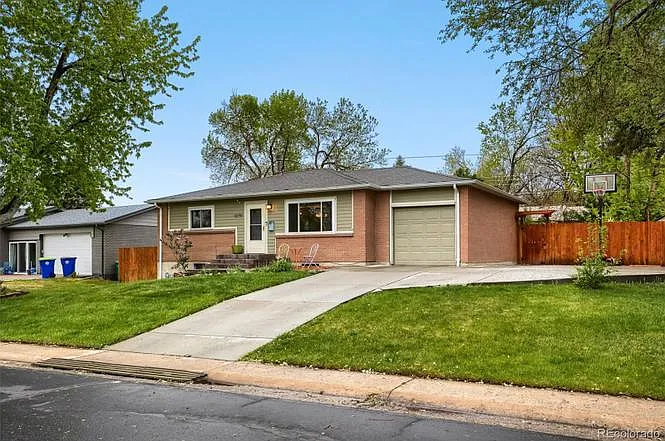 12066 W Virginia Pl — Photo 2