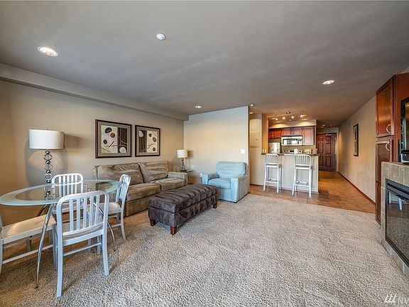 4th image of 322 W Woodin Ave #612