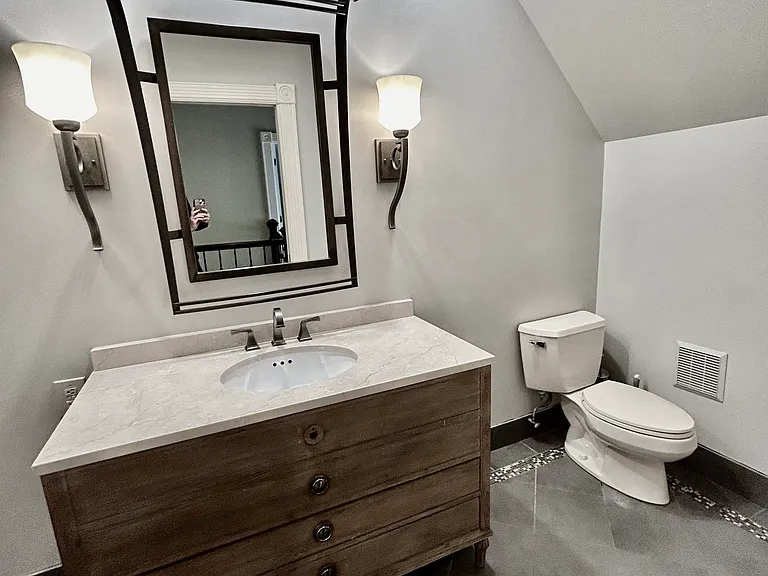 Upstair bathroom #1
