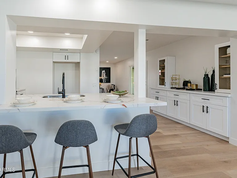 938 W Mission Ln — Photo 19