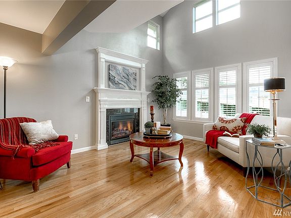 4th image of 2725 Parkway Dr W