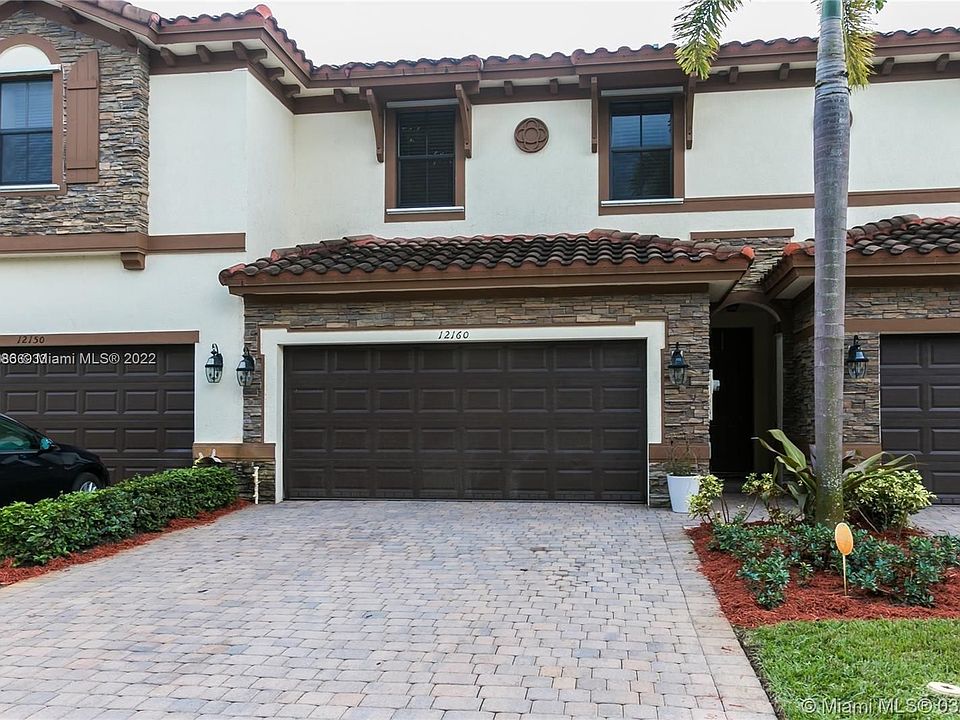 1st image of 12160 Village Pl