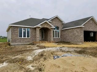 372 Red Tail Dr, Davis Junction, IL 61020