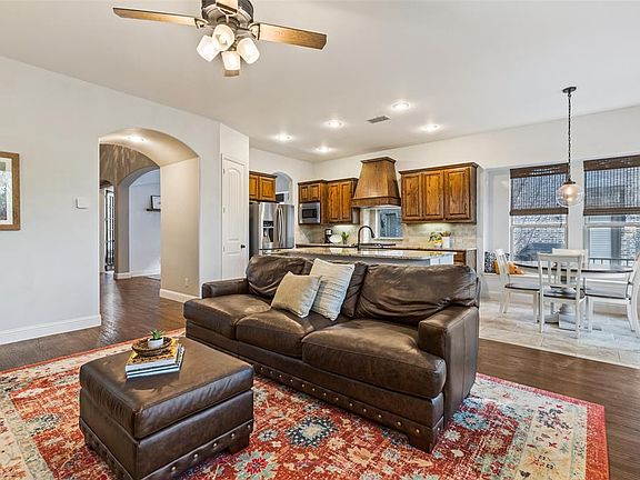 4th image of 1141 Reese Way