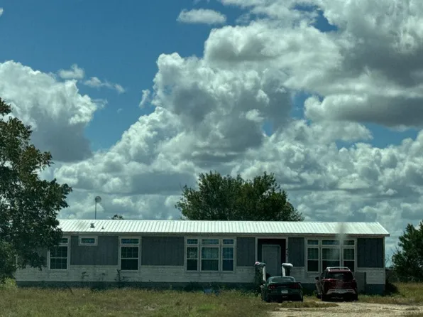 435 County Road 95d, Moulton, TX 77975