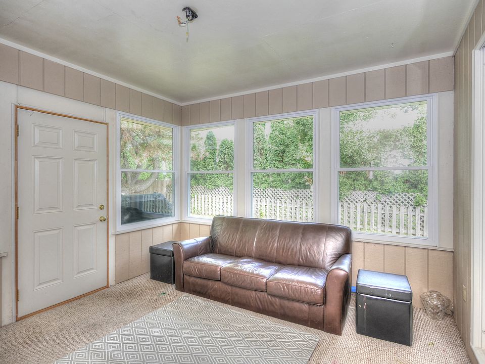 2nd image of 1345 Indianwood Dr