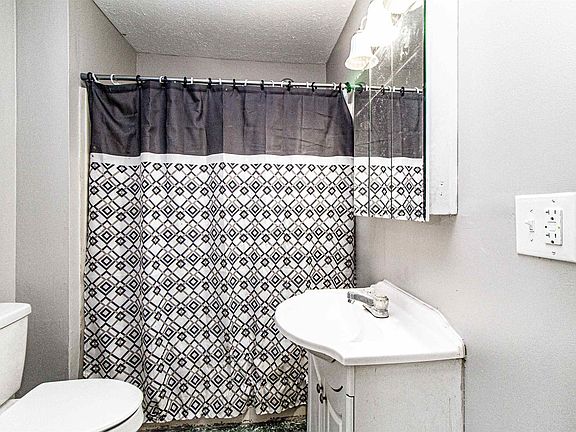3rd image of 801 Jefferson Ave