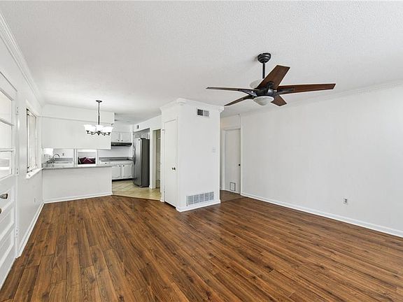 5th image of 2030 Easter Ln