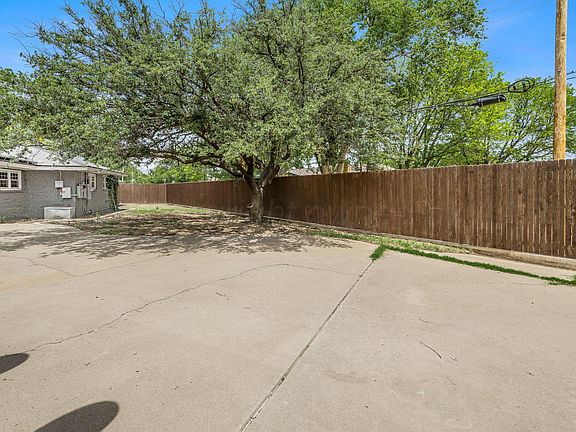 5th image of 210 N Texas St