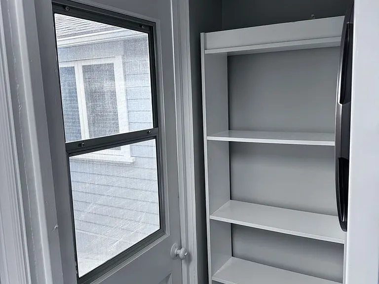 Modern Bungalow Located Blocks from Crescent Bay Beach-In Unit Laundry Included — Photo 8