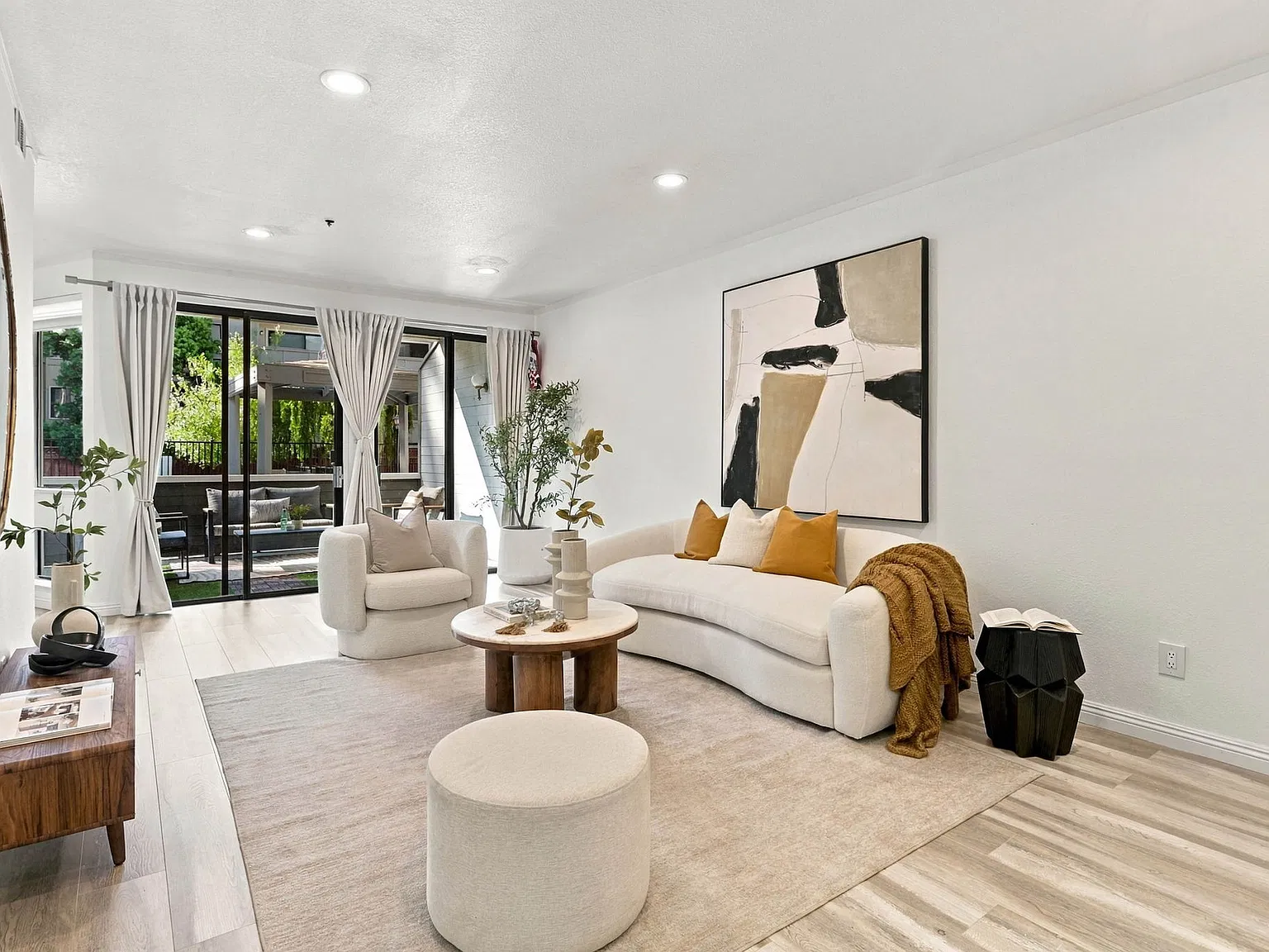 2 bed, 1249 sqft, $4,295 — Photo 3