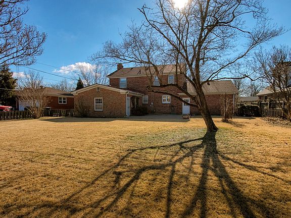 3rd image of 325 Magnolia Dr