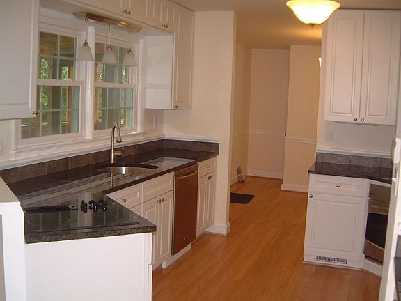 Designer country kitchenw/top-of-the-line Stainless Steel appliances!