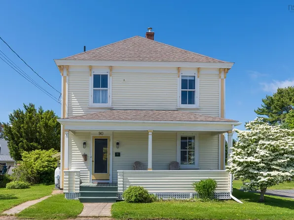 90 Tannery Rd, Lunenburg, NS B0J 2C0