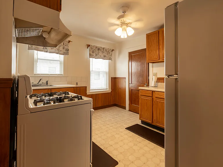 202 Washington St #1 — Photo 11