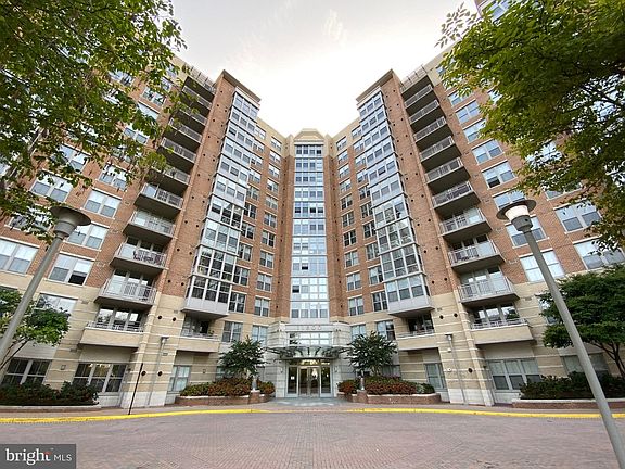 4th image of 11800 Sunset Hills Rd Unit 313