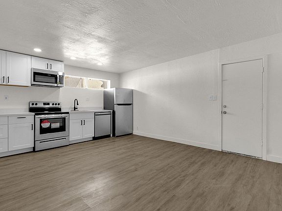 5th image of 2334 W Morten Ave #B