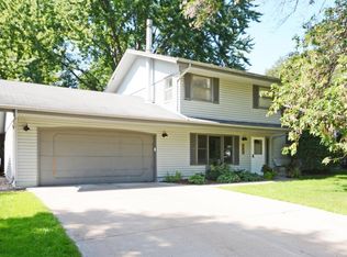 552 Riviera Dr, New Brighton, MN 55112