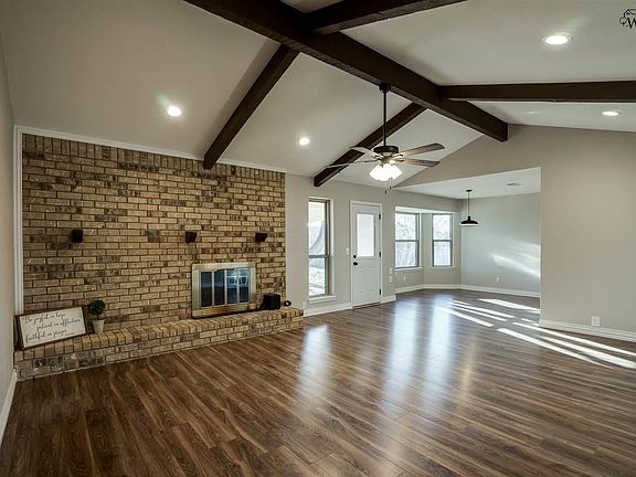 4th image of 42 Surrey Cir