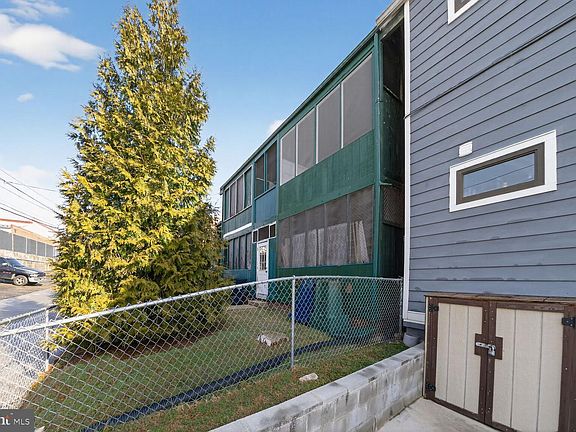 2nd image of 4004 7th St NE
