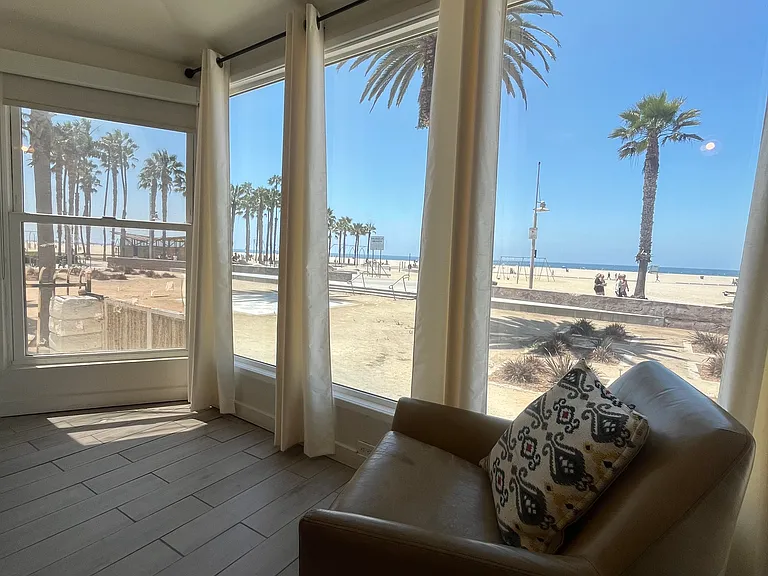 1647 Ocean Front Walk #1 — Photo 10