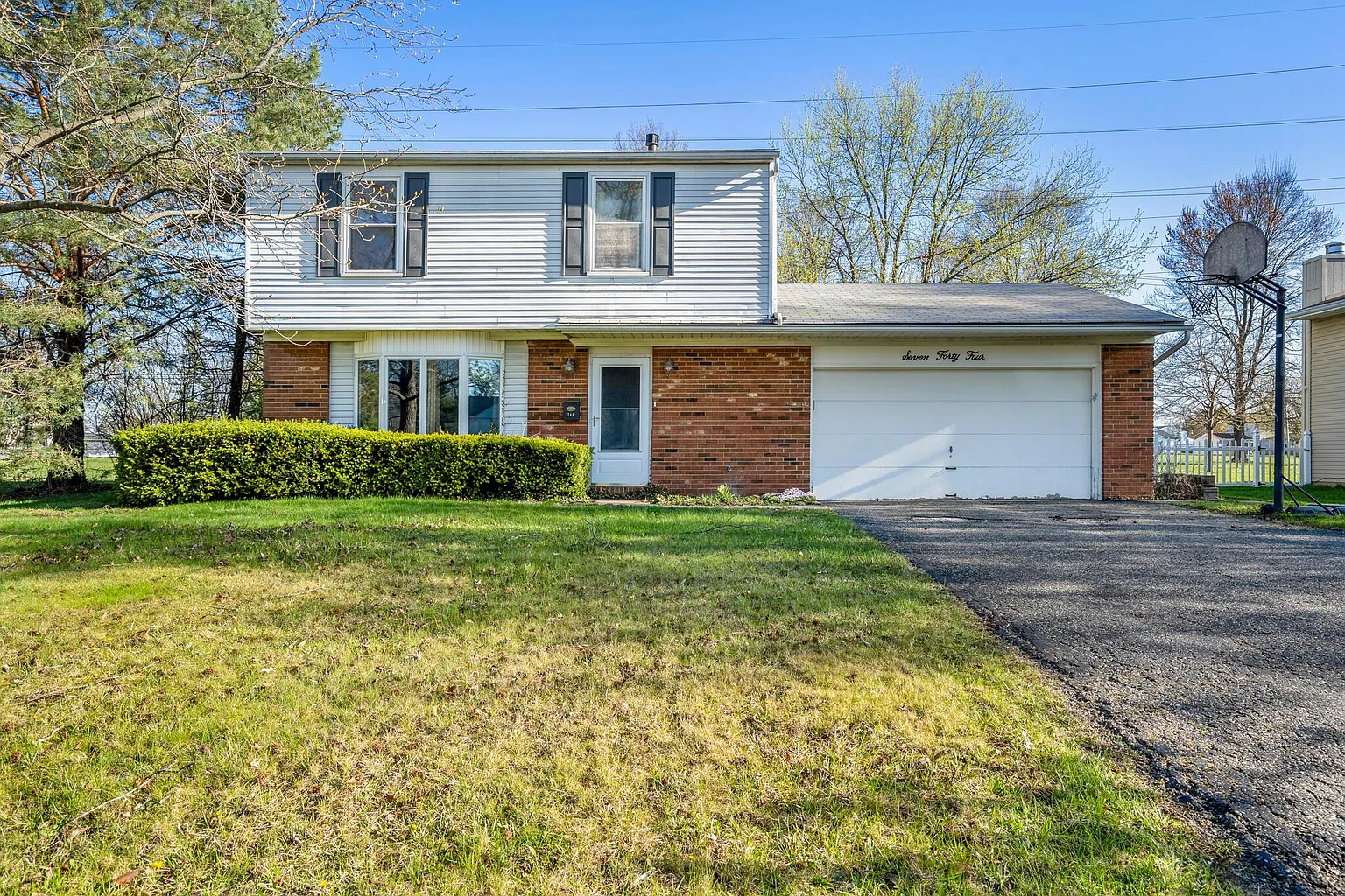 744 Kienle Ave photo 1