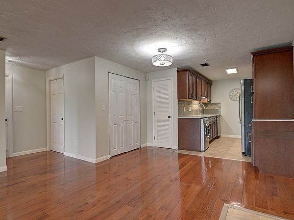 5th image of 500 Willard St Unit 401