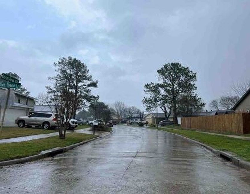 Exterior Neighborhood (street photo)