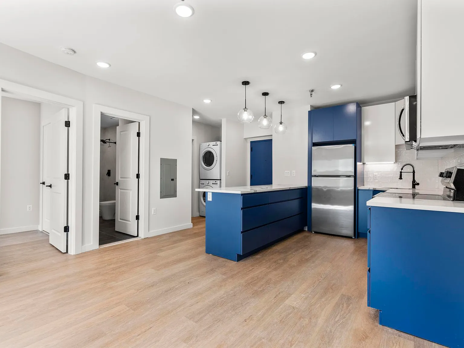 2 bed, 1111 sqft, $2,300 — Photo 2