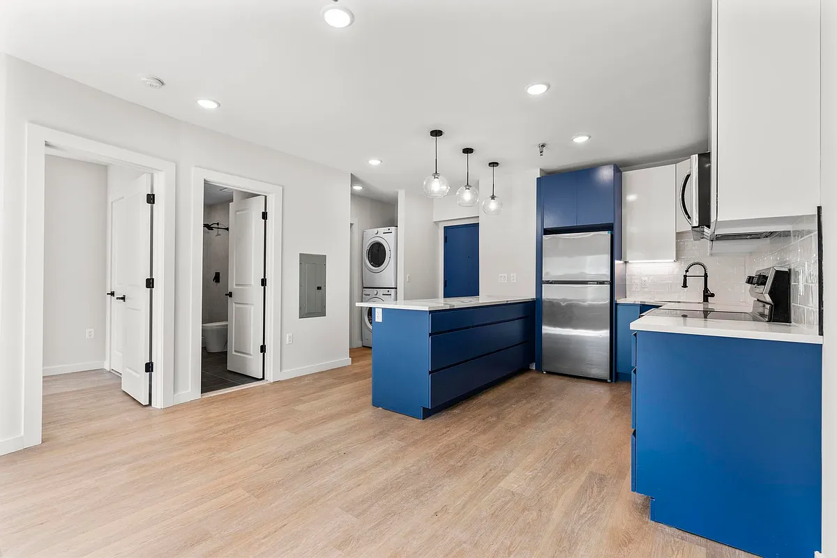 Building Photo - A55 Tunxis Ave #106