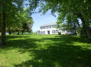 3 Wren Ln, Neshanic Station, NJ 08853