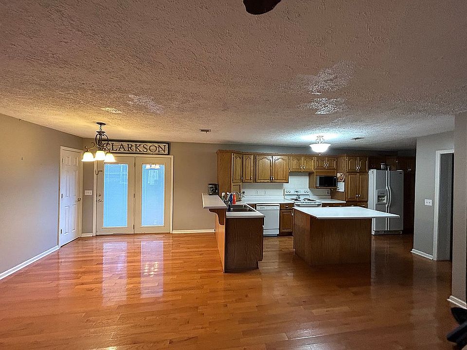 Open Kitchen/Dining Area