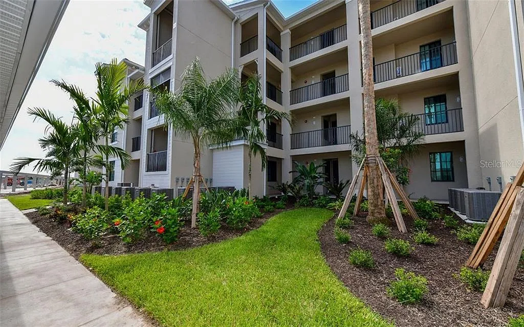 2 bed, 2.0 bath, 1257 sqft, $6,000 — Photo 3