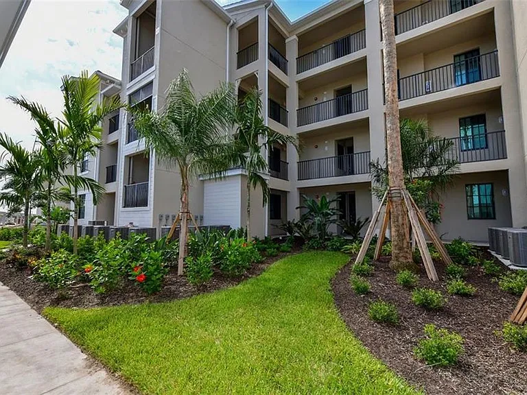 17520 Gawthrop Dr #203 — Photo 3