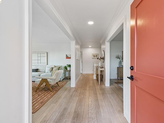 3rd image of 515 Vincente Ave