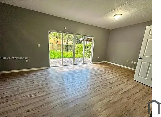 687 SW 10th St — Photo 5