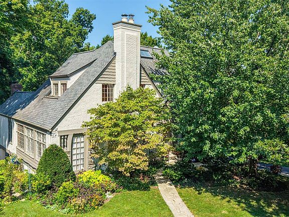 2nd image of 3621 Victoria Ln