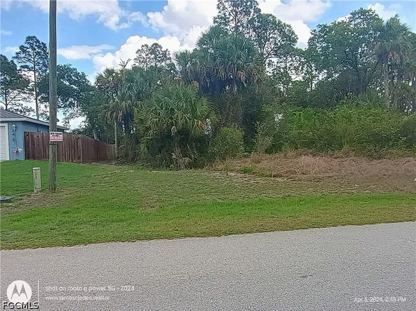 6005 N Moss Cir, Labelle, FL 33935