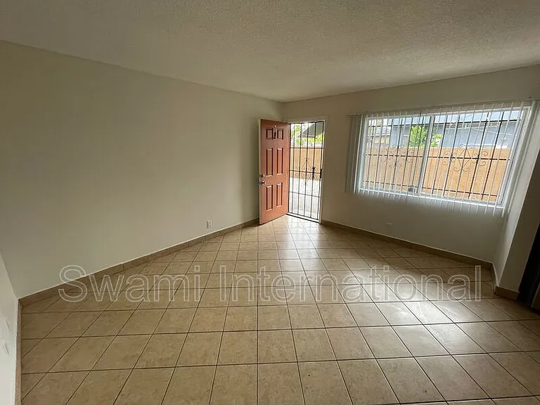 7716 S Figueroa St #4 — Photo 8