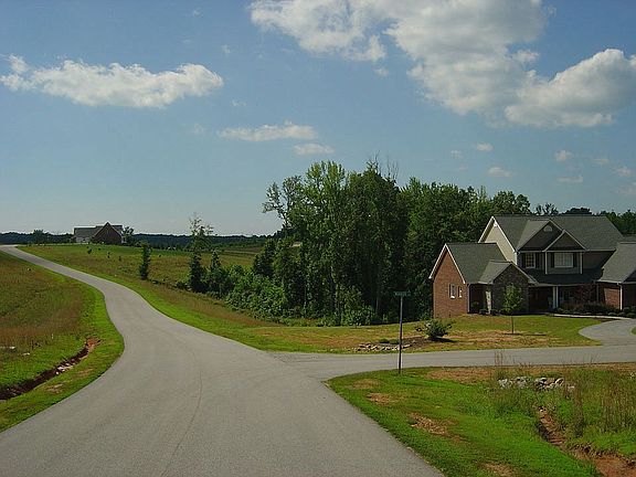 3rd image of Sugartree Manor Dr